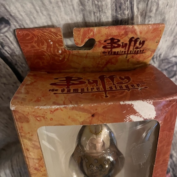 2004 DIAMOND SELECT TOYS Buffy The Vampire Slayer “White Willow” Ornament - Picture 3 of 10